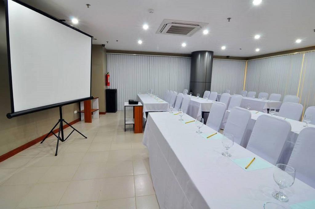 The Well Hotel Cebu Екстериор снимка