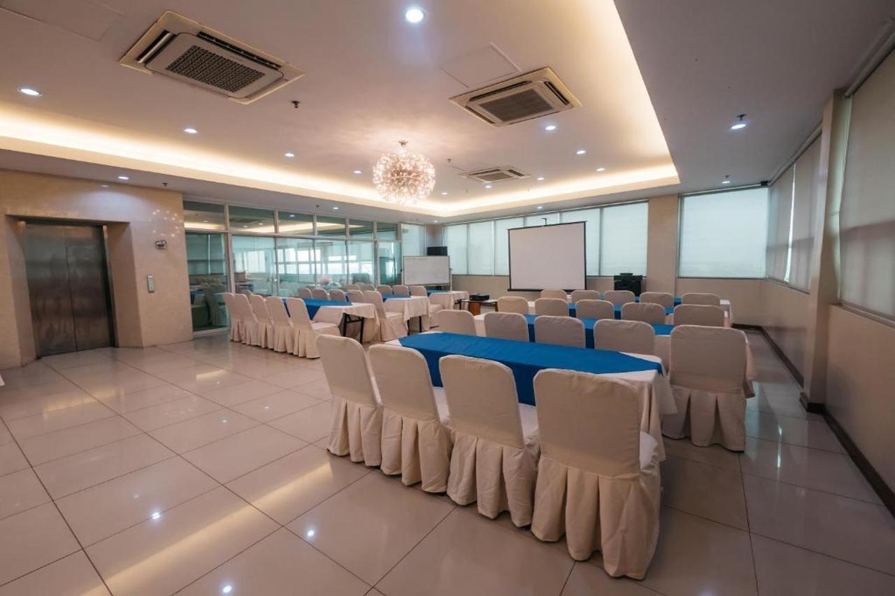 The Well Hotel Cebu Екстериор снимка